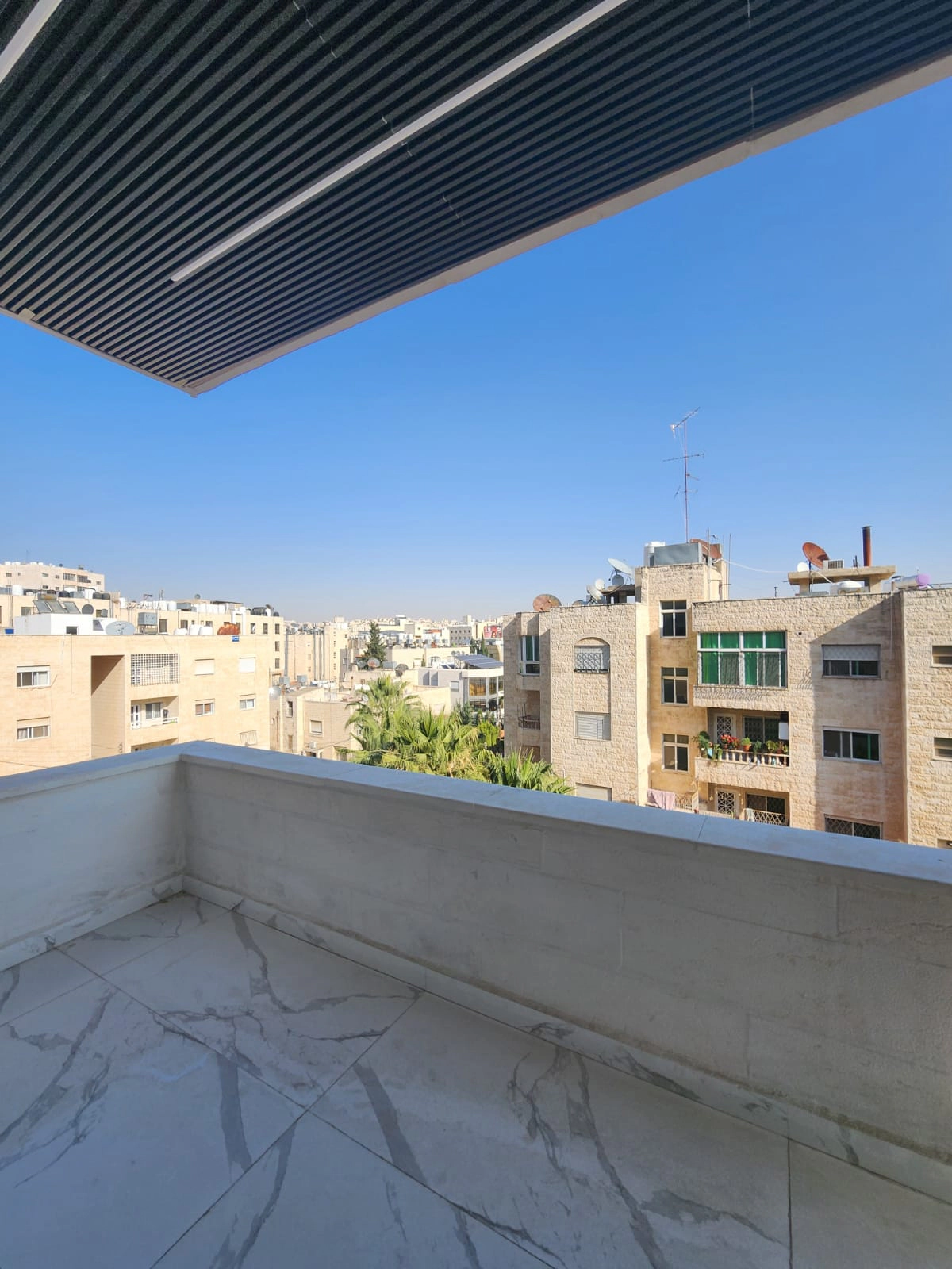 شقة في مطعم ومشاوي زهور الشفا- تلاع العلي - 83,000 دأ - صورة 1