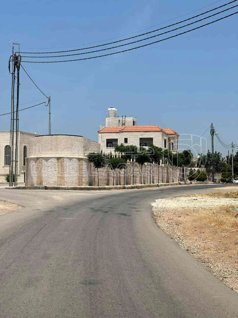 فيلا/منزل في جاوا بجانب مسجد الرحمن - 180,000 دأ - صورة 1