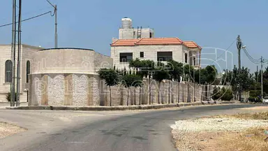 فيلا/منزل في جاوا بجانب مسجد الرحمن - 180,000 دأ - صورة NaN