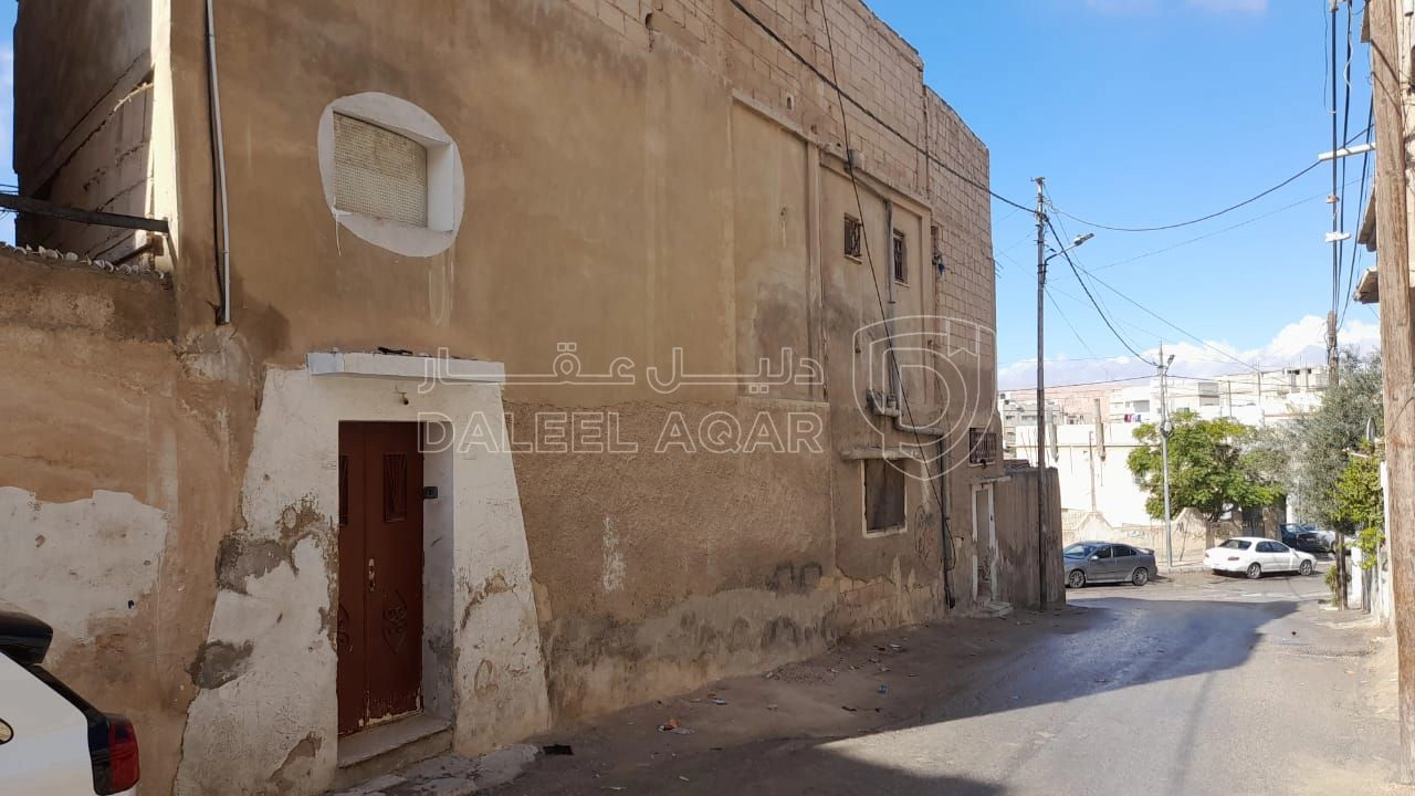 مبنى في الزرقاء - حي شاكر - قرب مدرسة عائشة - 28,000 دأ - صورة 1
