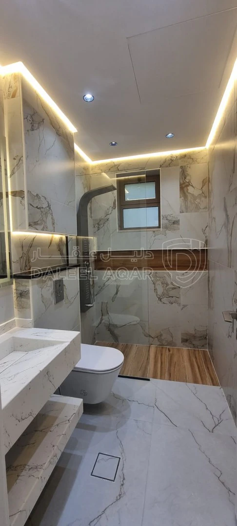 شقة في شارع اوس - 260,000 دأ - صورة 1