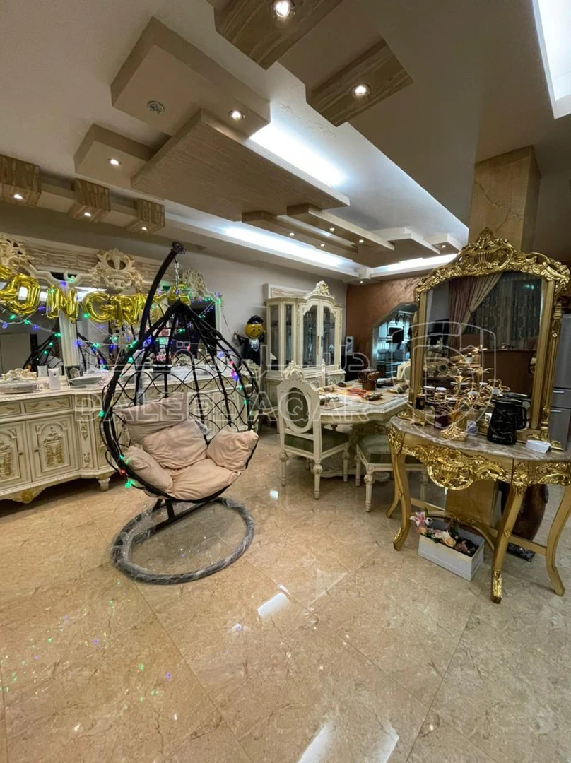 مبنى في شارع الثوره العربيه الكبرى - 270,000 دأ - صورة 1