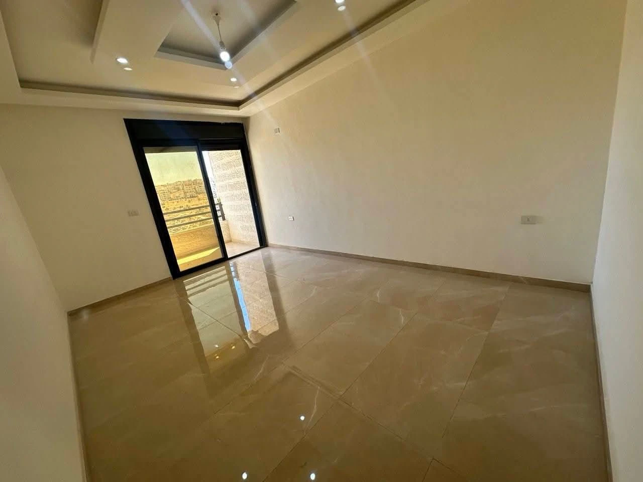 شقة في الجبل العالي المطل على دوار البنزين - 62,000 دأ - صورة 1