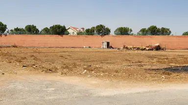 أرض في قطعة أرض سكنية منطقة فلل حديثة للبيع - 250,000 دأ - صورة NaN