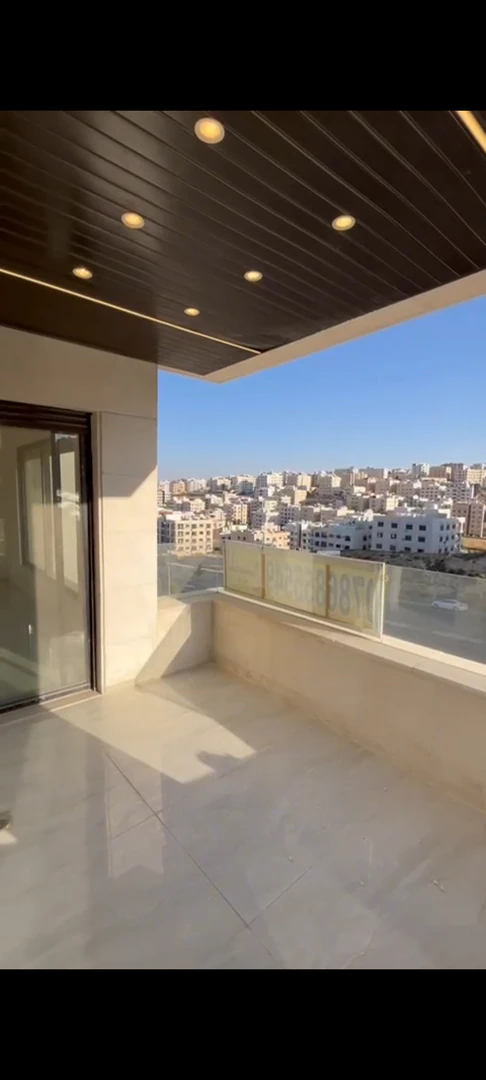 شقة في الجبيهه شارع الاردن قرب ديوان الصمادي  - 140,000 دأ - صورة 1