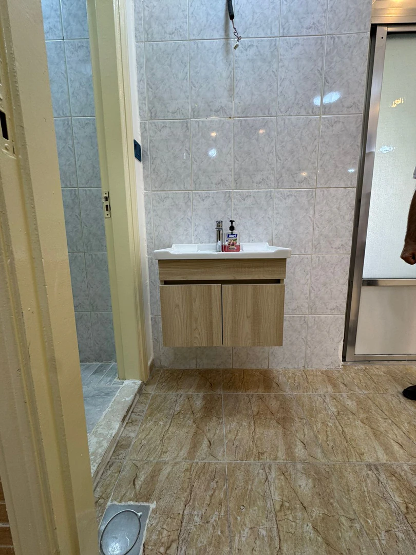 شقة في في المنطقة السكنية الثامنة (شرقي) - 37,000 دأ - صورة 1