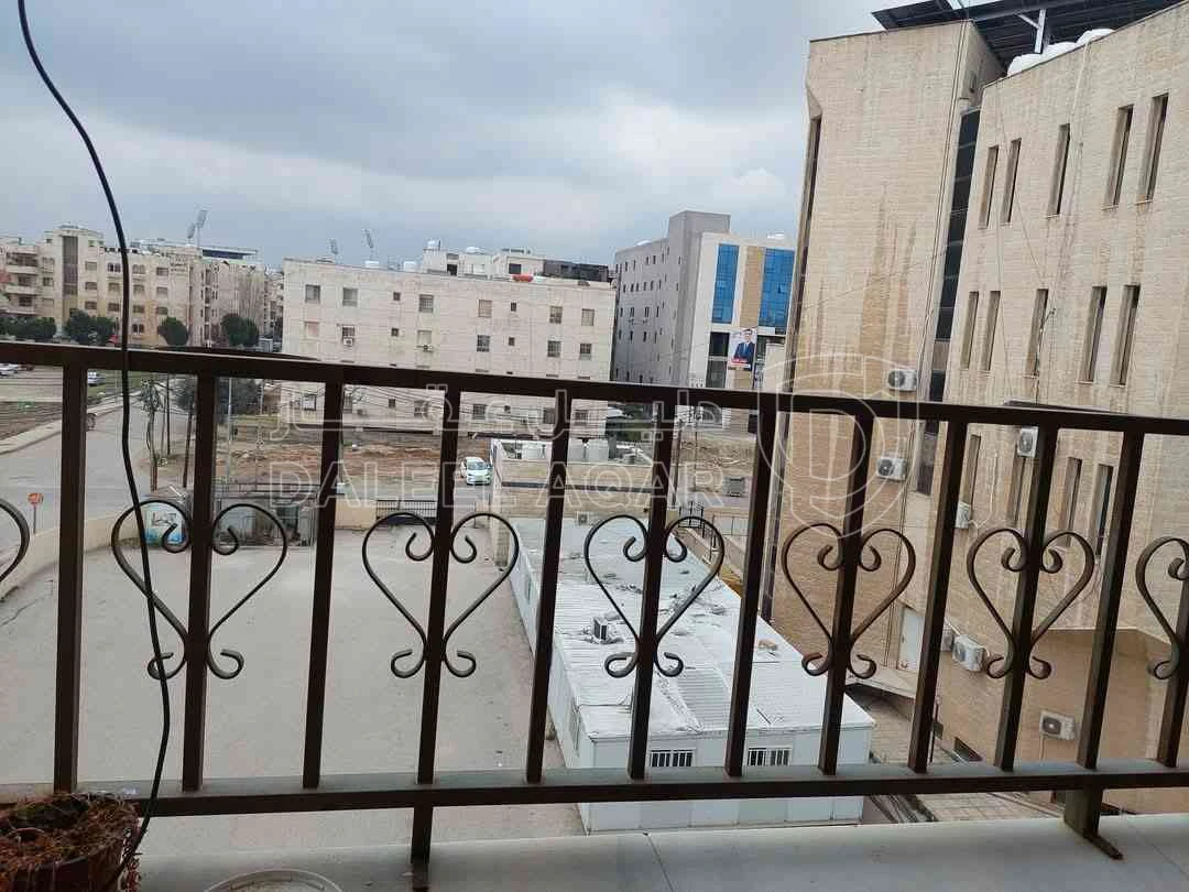 شقة في ملاصقة لغرفة تجارة اربد - 32,000 دأ - صورة 1