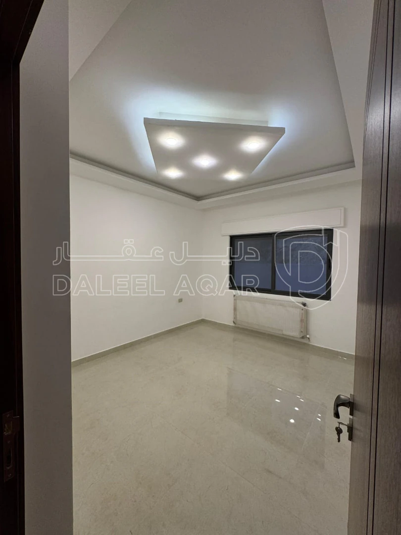 شقة في خلف الجامعة الاردنية  - 64,000 دأ - صورة 1