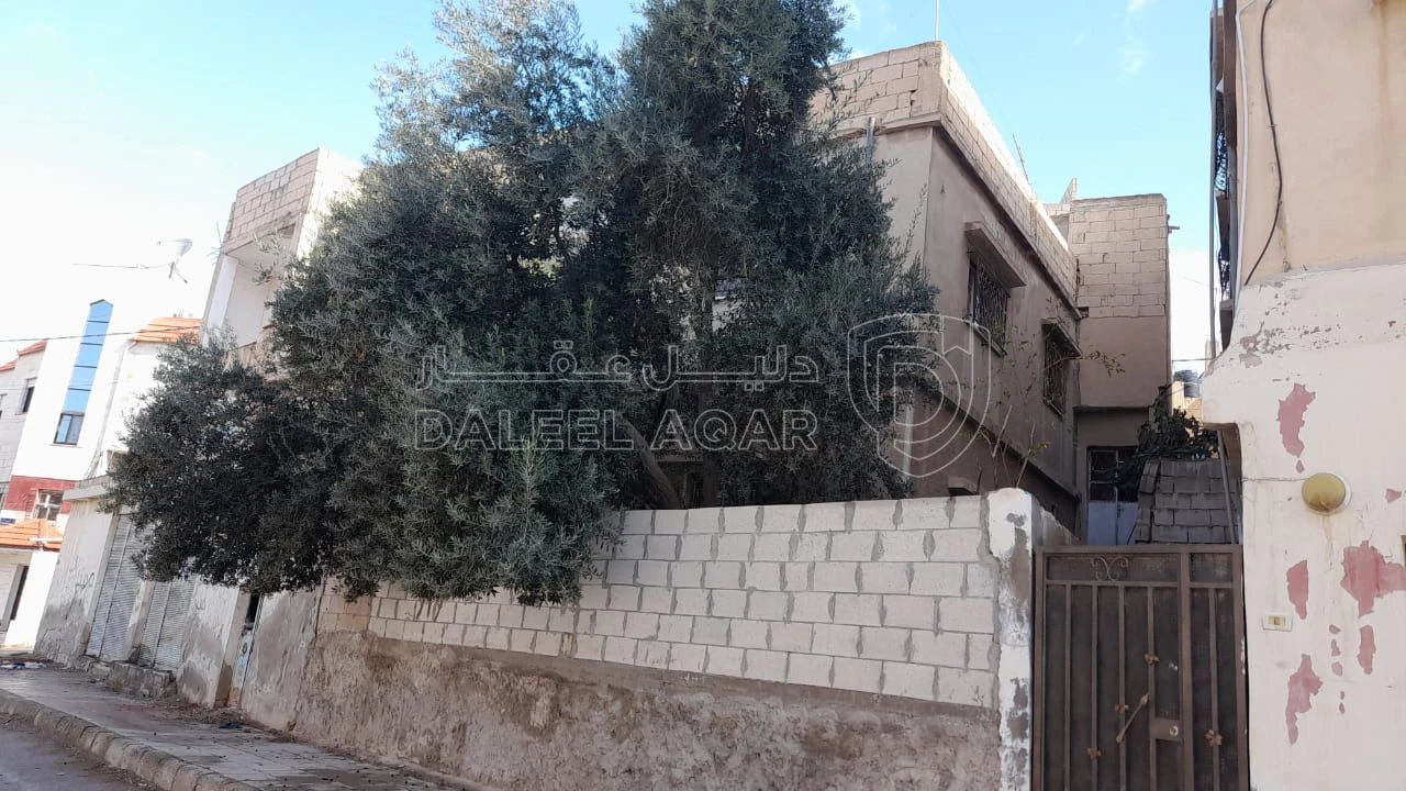 مبنى في الزرقاء - حي شاكر - قرب مدرسة عائشة - 28,000 دأ - صورة 1