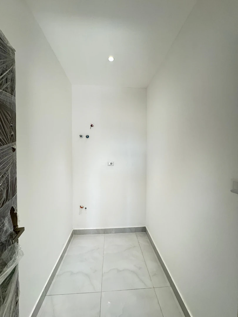 شقة في البنيات طريق المطار - 85,000 دأ - صورة 1