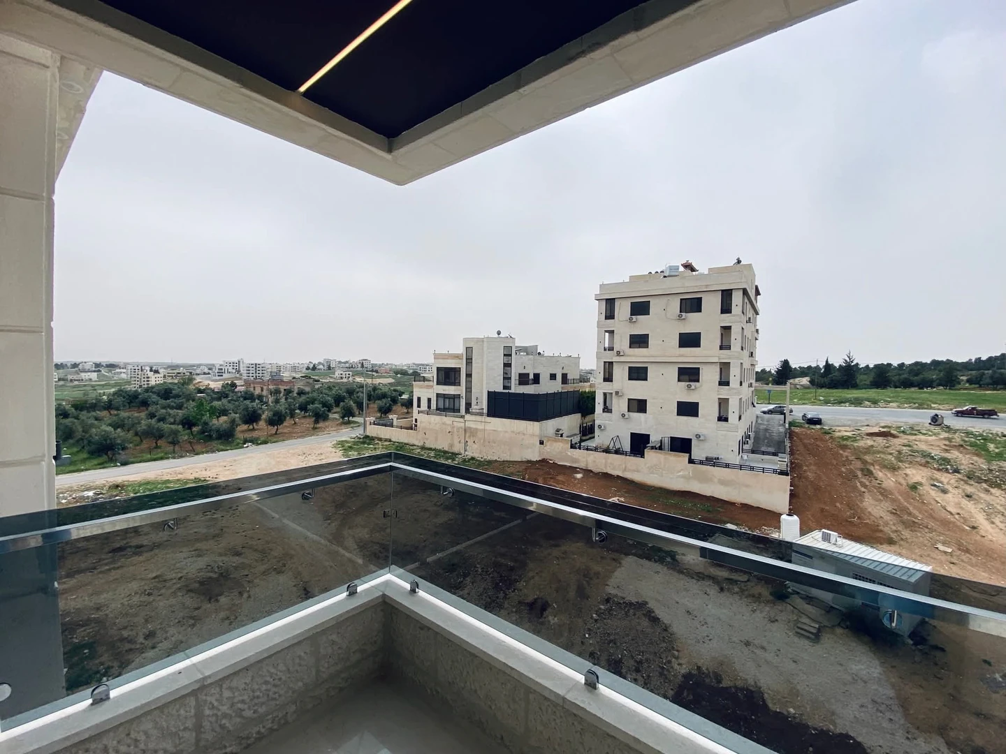 شقة في مرج الحمام - بالقرب من دوار البكري  - 115,000 دأ - صورة 1
