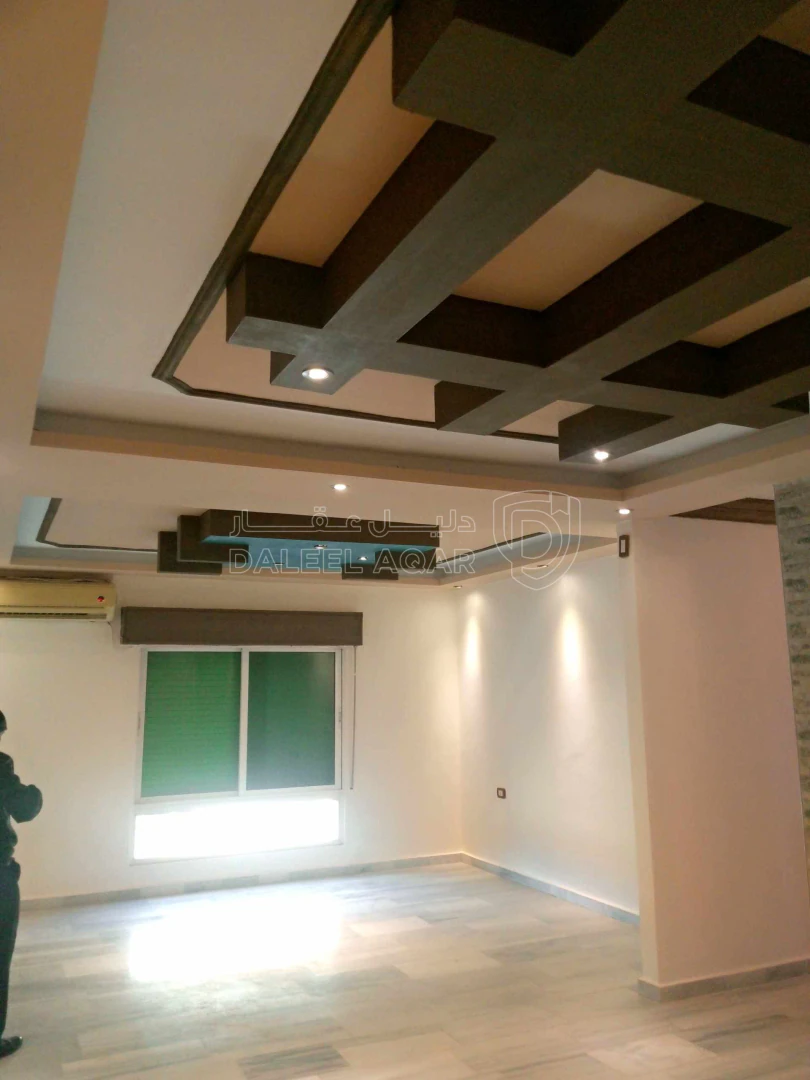 شقة في صويلح قرب دوار الكمالية وقرب مبنى الامانه - 43,000 دأ - صورة 1