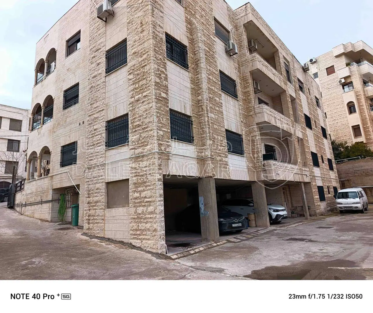 مبنى في شارع الجاردنز خلف مطعم جبري  - 500,000 دأ - صورة 1