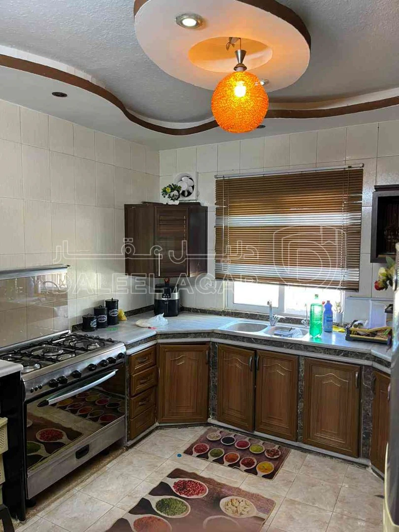 شقة في الزرقاء الجديده حي الإسكان  - 25,000 دأ - صورة 1