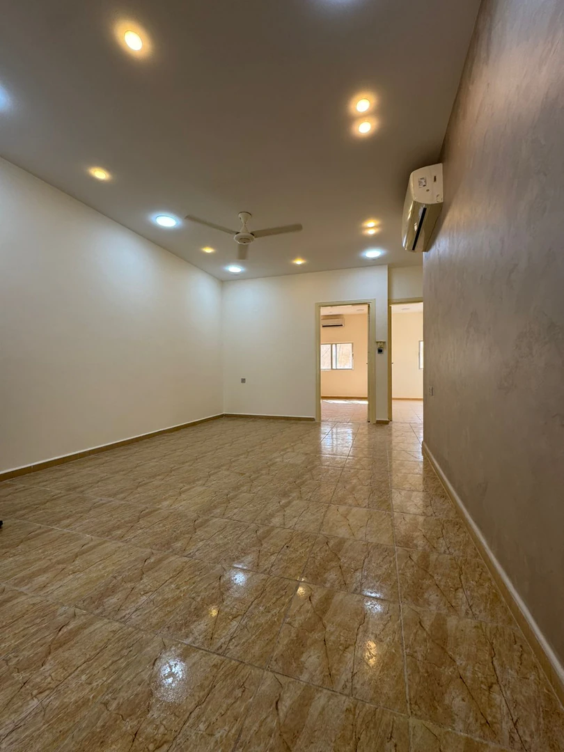 شقة في في المنطقة السكنية الثامنة (شرقي) - 37,000 دأ - صورة 1