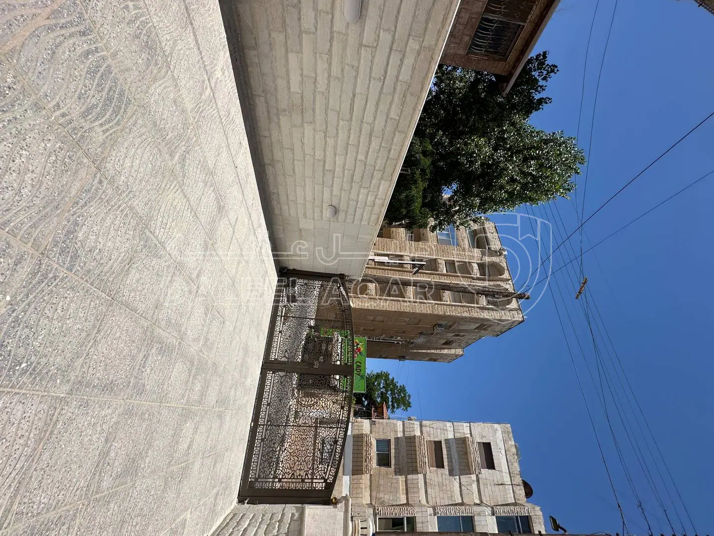 شقة في الشميساني قرب دوار الداخليه - 145,000 دأ - صورة 1