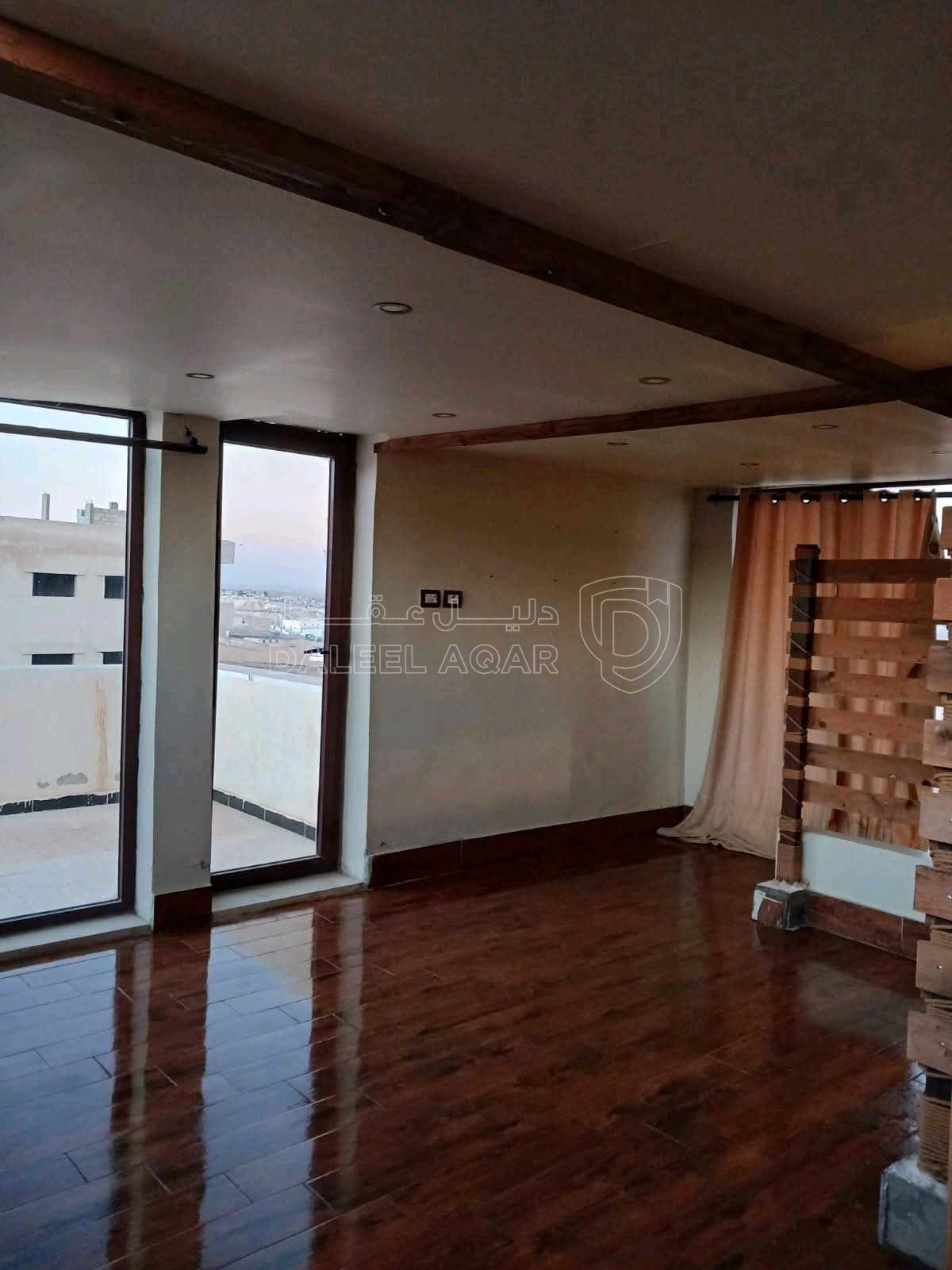 مبنى في الزرقاء الجديده بجانب مسجد البركه  - 135,000 دأ - صورة 1