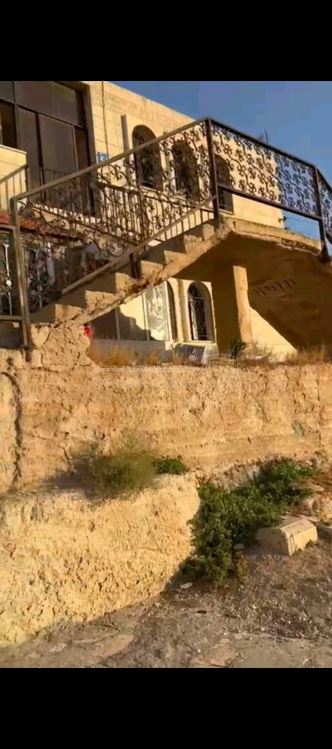 فيلا/منزل في الزرقاء الجديدة - قرب مدرسة القرطبي - 150,000 دأ - صورة 1