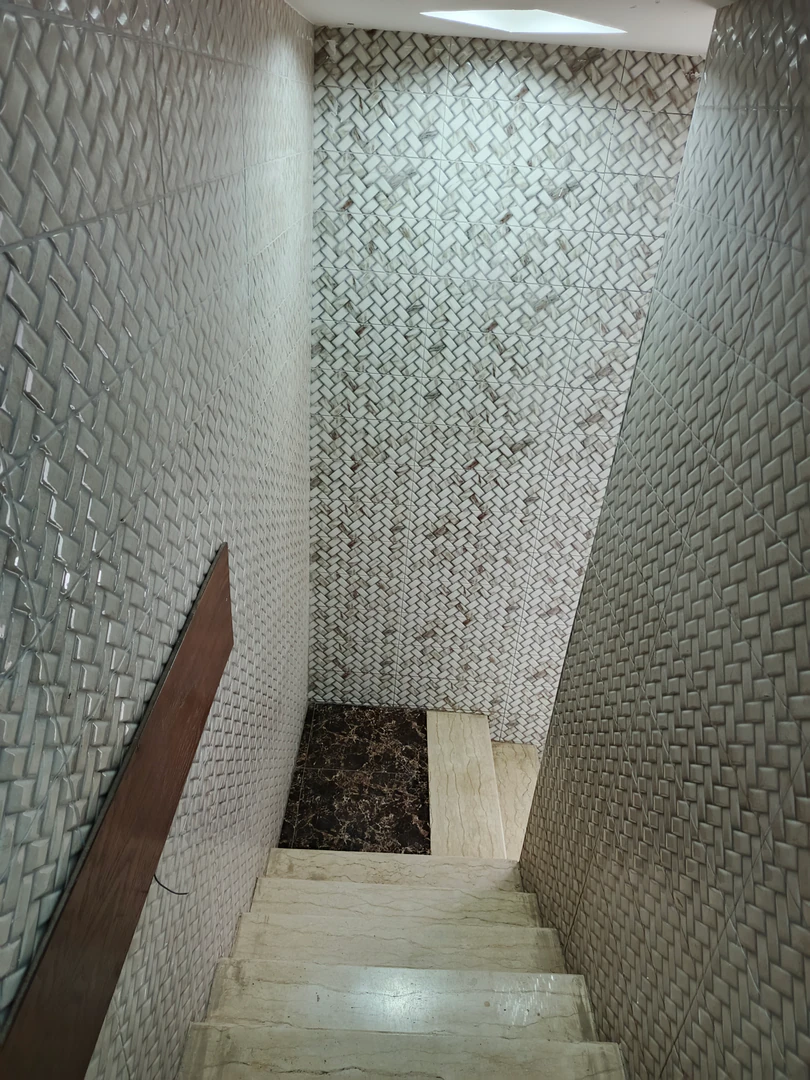 مبنى في عمان حي نزال شارع الدستور مقابل البريد الاردني - 700,000 دأ - صورة 1