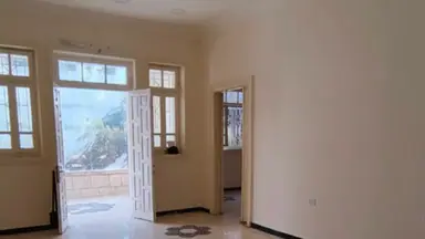 مبنى في بجانب مسجد كلية الشريعة  - 450,000 دأ - صورة NaN