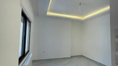شقة - تلاع العلي- قرب مدارس الجزيرة للبنات - 105000 دأ