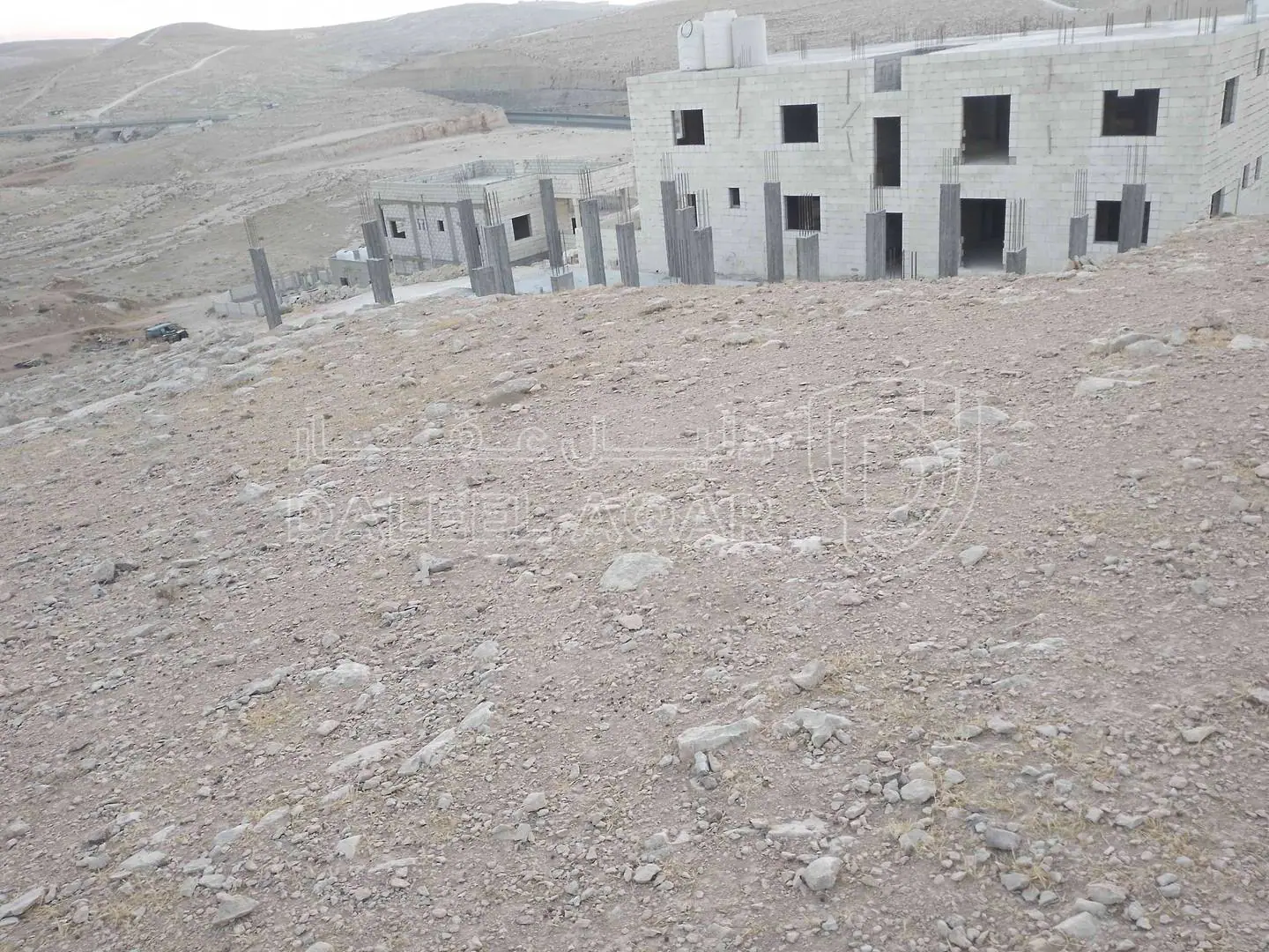 أرض في عمان شارع المئه مقابل محطة شريم - 22,500 دأ - صورة 1