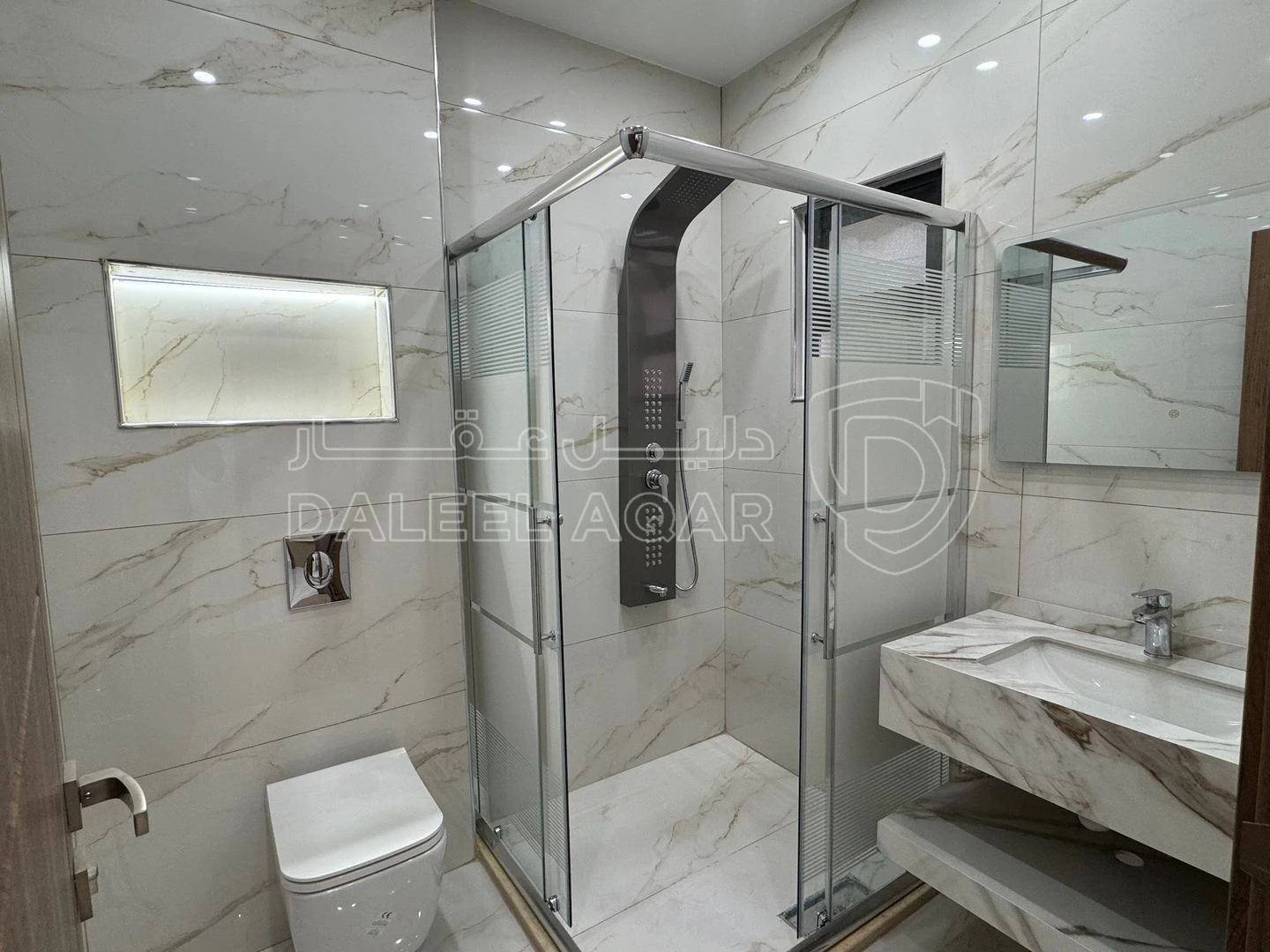 شقة في البنيات - طريق المطار - 125,000 دأ - صورة 1
