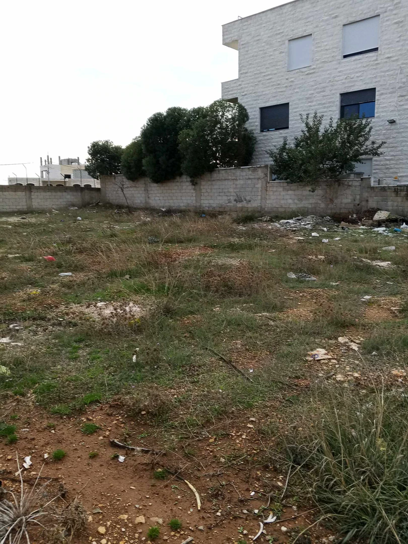 أرض في 850م اليرموك ناعور بسعر مغري منطقة فلل - 90,000 دأ - صورة 1
