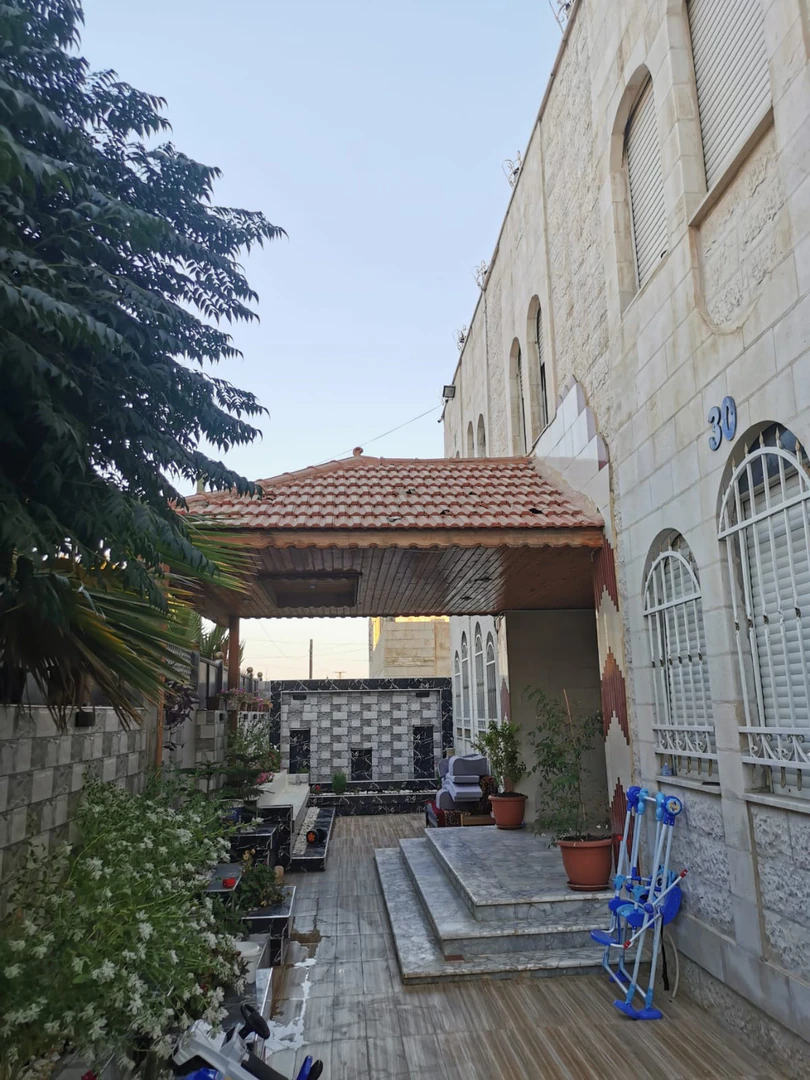 فيلا/منزل في عمان بجانب اليات امانه عمان الكبرى - 145,000 دأ - صورة 1