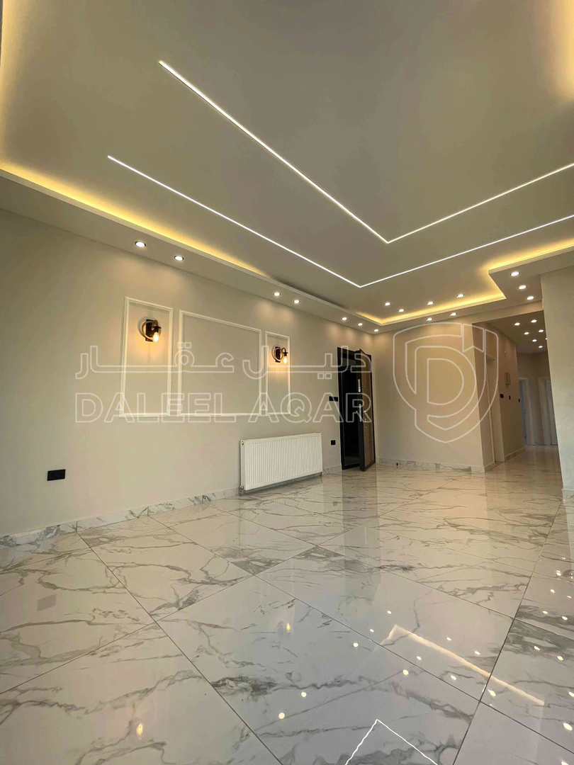 شقة في خلف مركز الحسين 5 START  نوم 3 صالون سفره بلكونة   - 68,000 دأ - صورة 1
