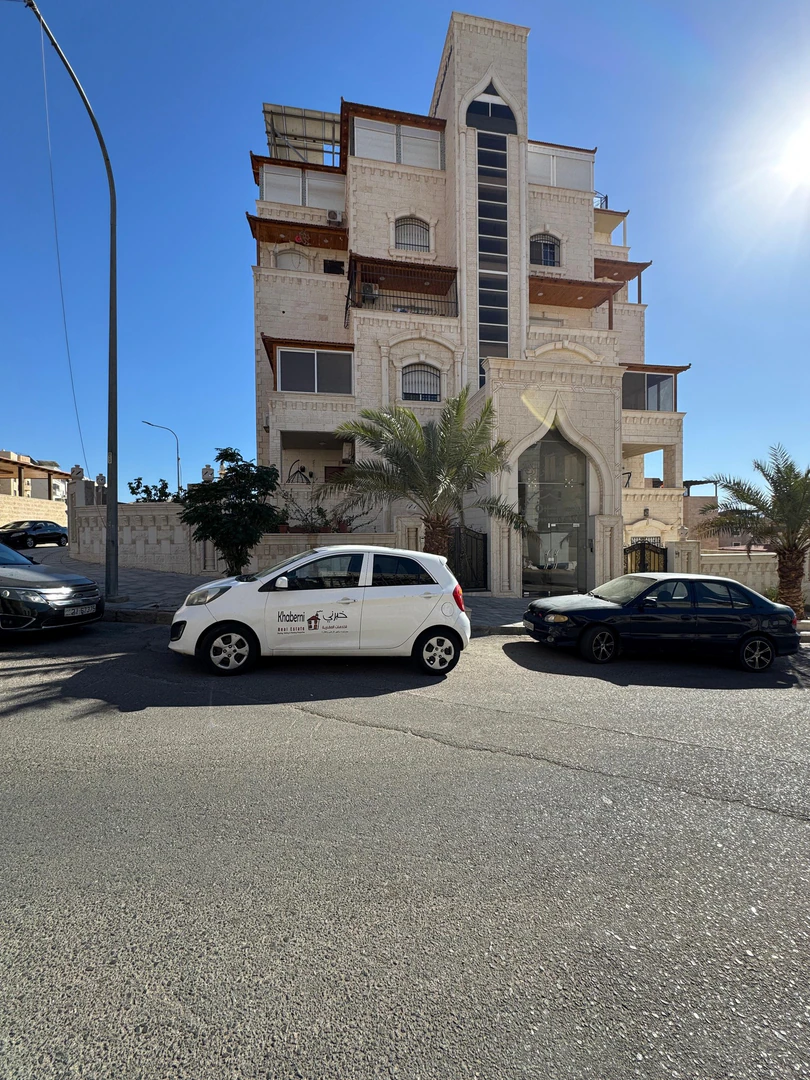 شقة في  المنطقة السكنية الخامسة / العقبة - 100,000 دأ - صورة 1