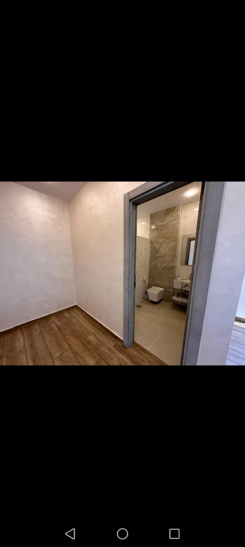 شقة في بالقرب من مديرية شؤون الأفراد - 135,000 دأ - صورة 1