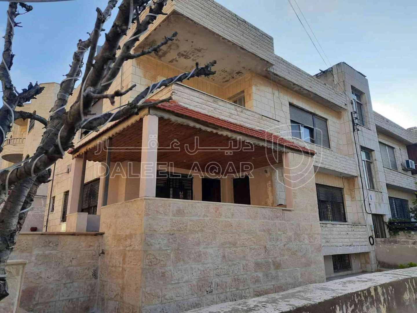 فيلا/منزل في فلا متلاسقة للبيع في الجبيهة خلف مستشفى الحسين - 200,000 دأ - صورة 1