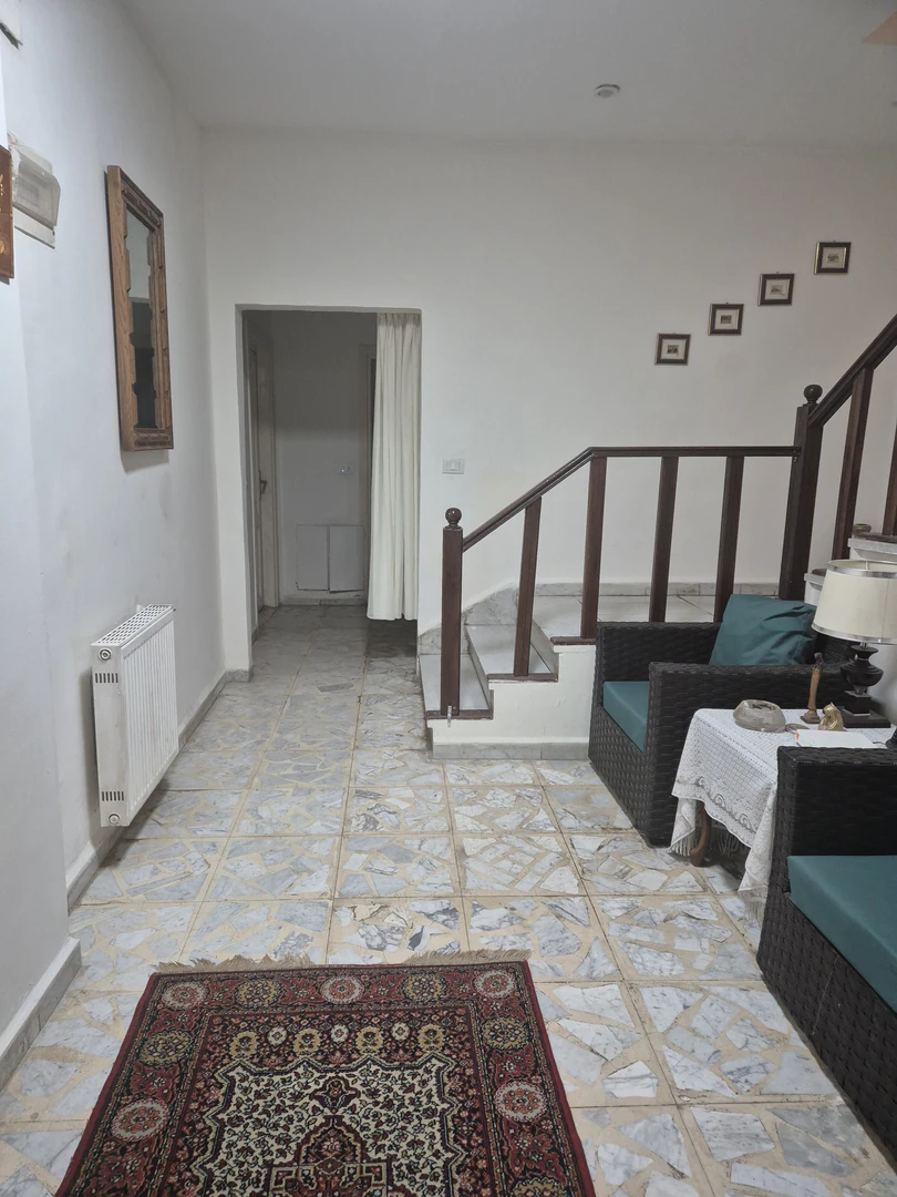 شقة في عبدون شارع إبراهيم الحاج حسن - 180,000 دأ - صورة 1