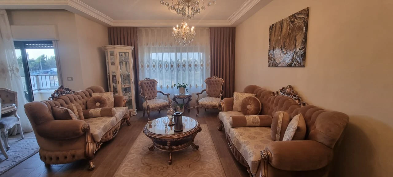 شقة في الجبيهه شارع جوهره  الصقلي عماره رقم 57 - 120,000 دأ - صورة 1