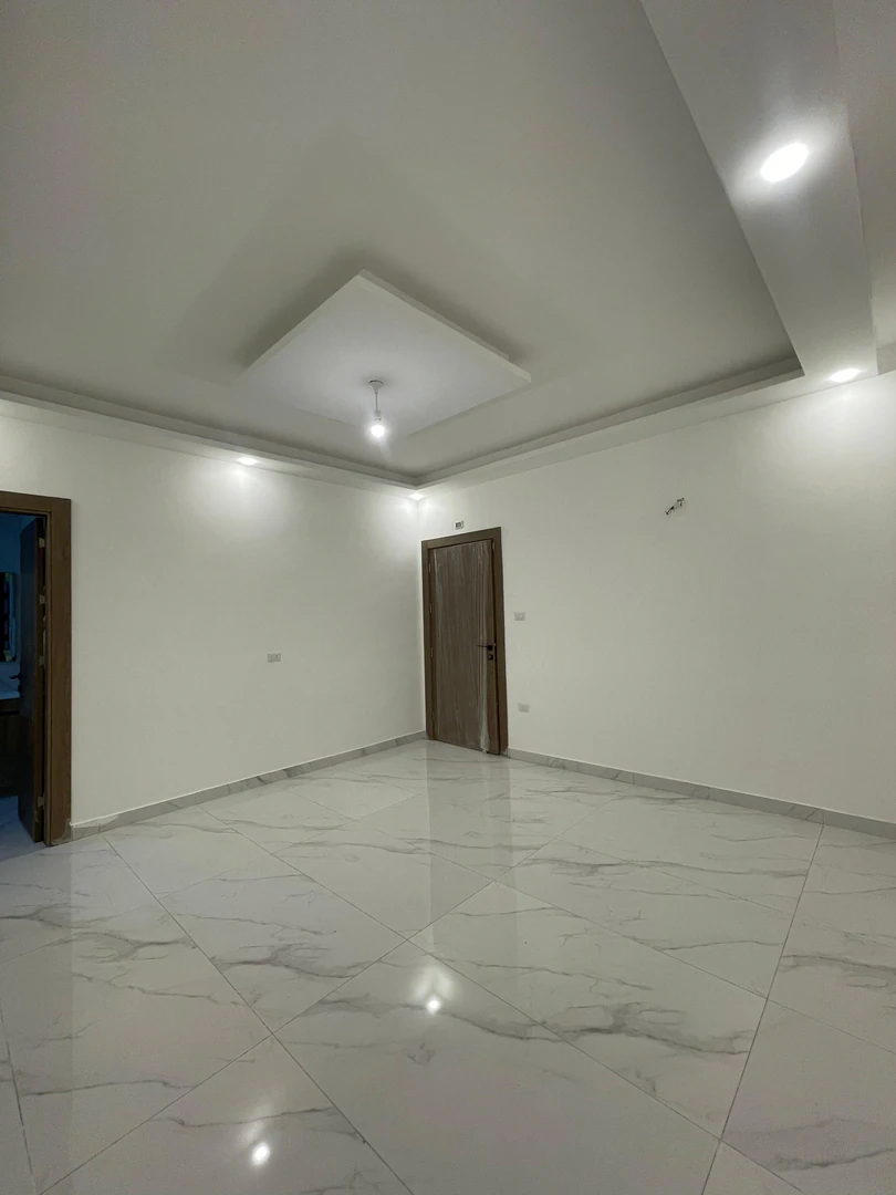 شقة في قرب الراعي مول - 55,000 دأ - صورة 1