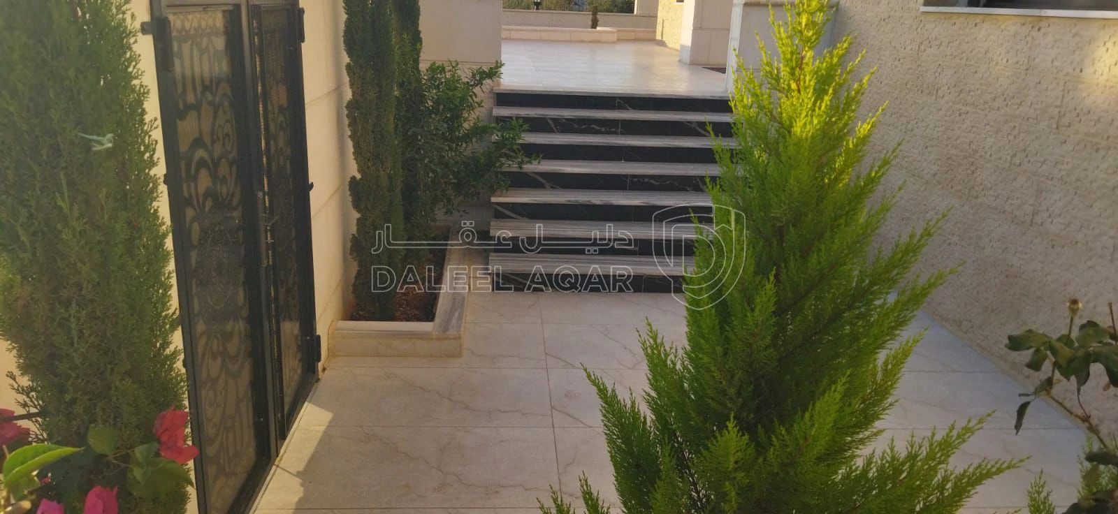 فيلا/منزل في غرب عمان - قرية بلال - 380,000 دأ - صورة 1