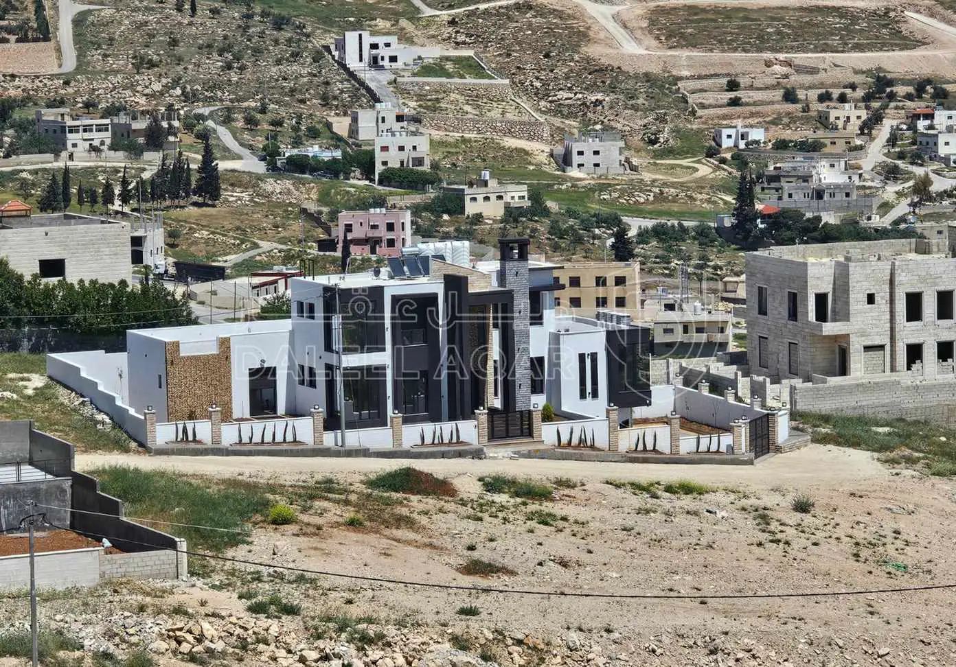 أرض في أرض سكنية مطلة في أم رمانة - 900 م عن شارع الأردن  - 78,000 دأ - صورة 1