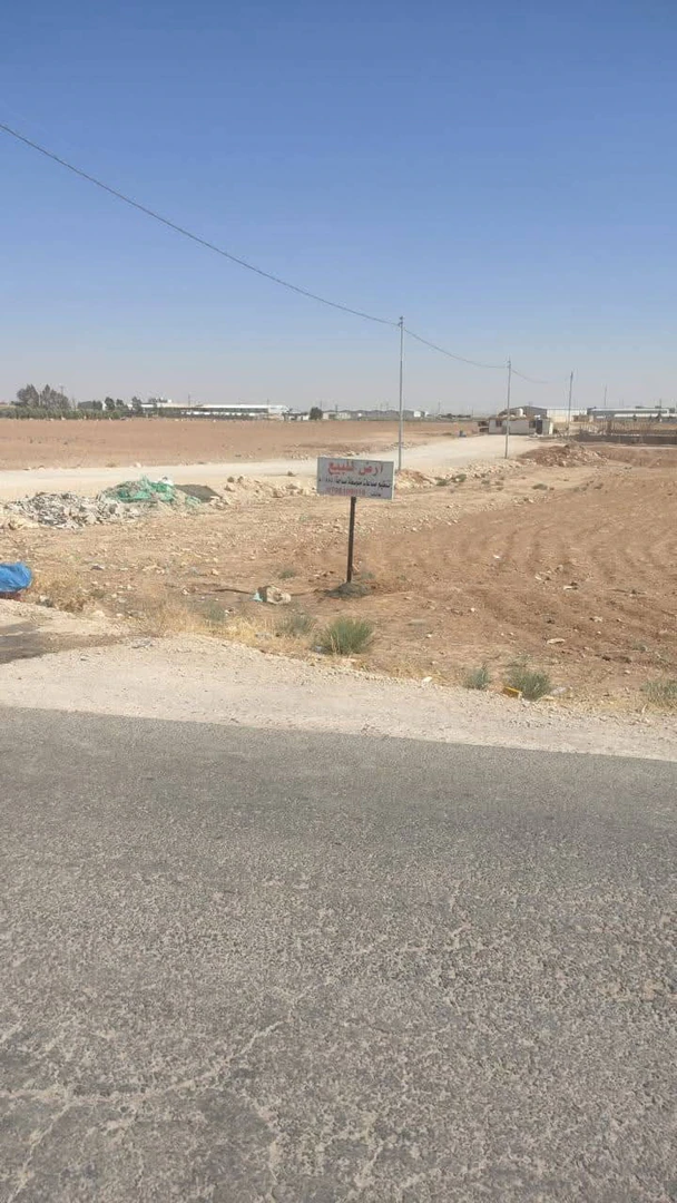 أرض في مدينة القسطل الصناعية قريبة من شارع الشحن الجوي  - 101,790 دأ - صورة 1