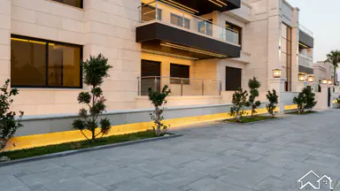 شقة - عبدون- قرب السفارة السعودية - 360000 دأ
