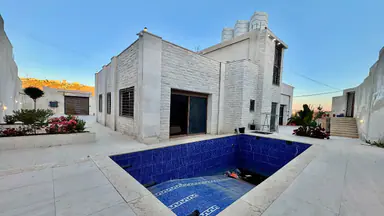 فيلا/منزل في البحاث - 390,000 دأ - صورة NaN