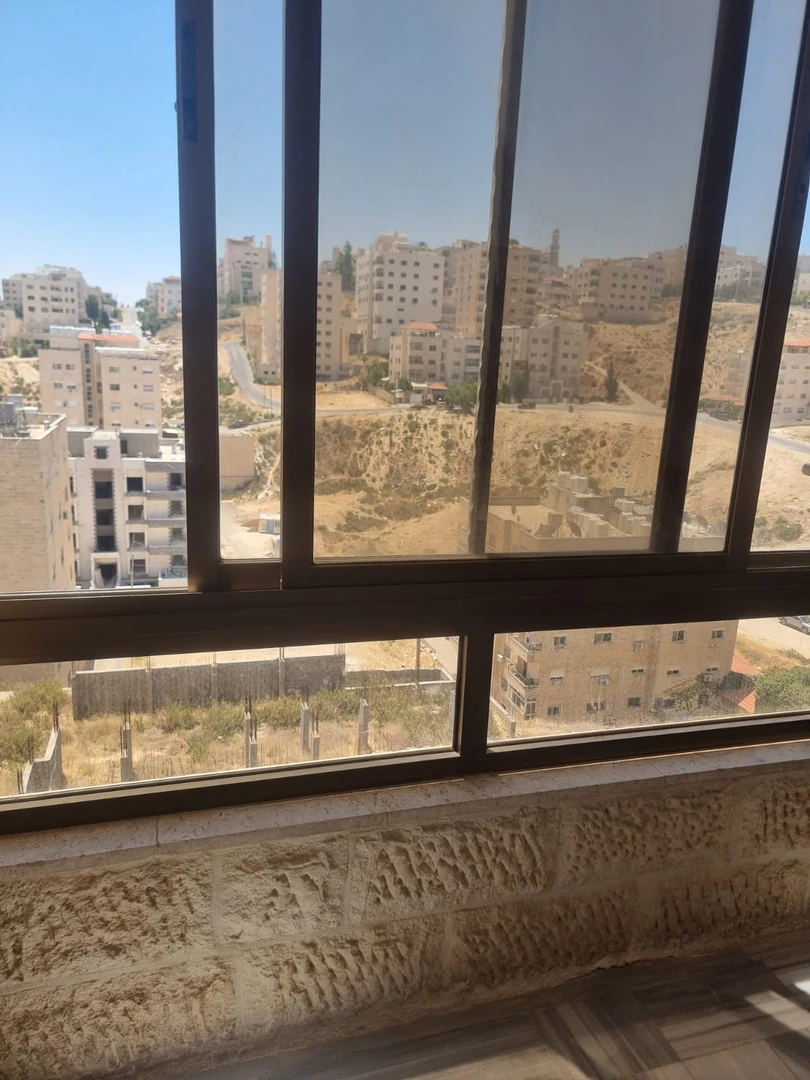 شقة في شقه في ضاحيه الرشيد 295م مع روف للبيع  - 110,000 دأ - صورة 1
