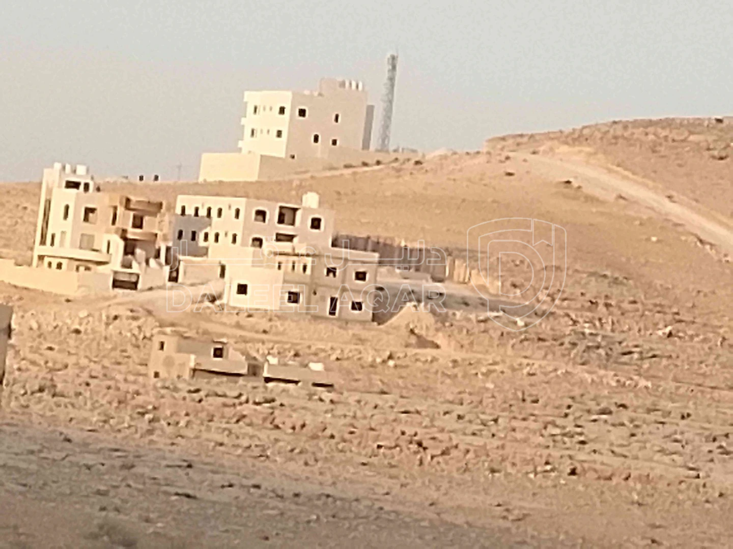 أرض في عمان شارع المئه مقابل محطة شريم - 22,500 دأ - صورة 1