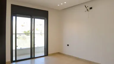 شقة - عبدون - 210000 دأ
