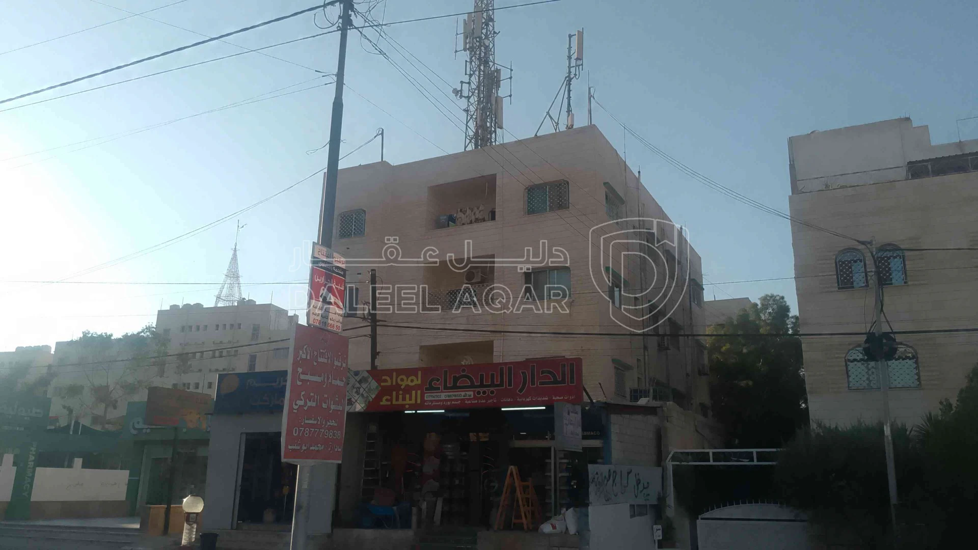 مبنى في الزرقاء الجديده شارع الفلاتر عبارة عن أسهم 14سهم للبيع الدخل السنوي الفين و800دينار  - 40,000 دأ - صورة 1