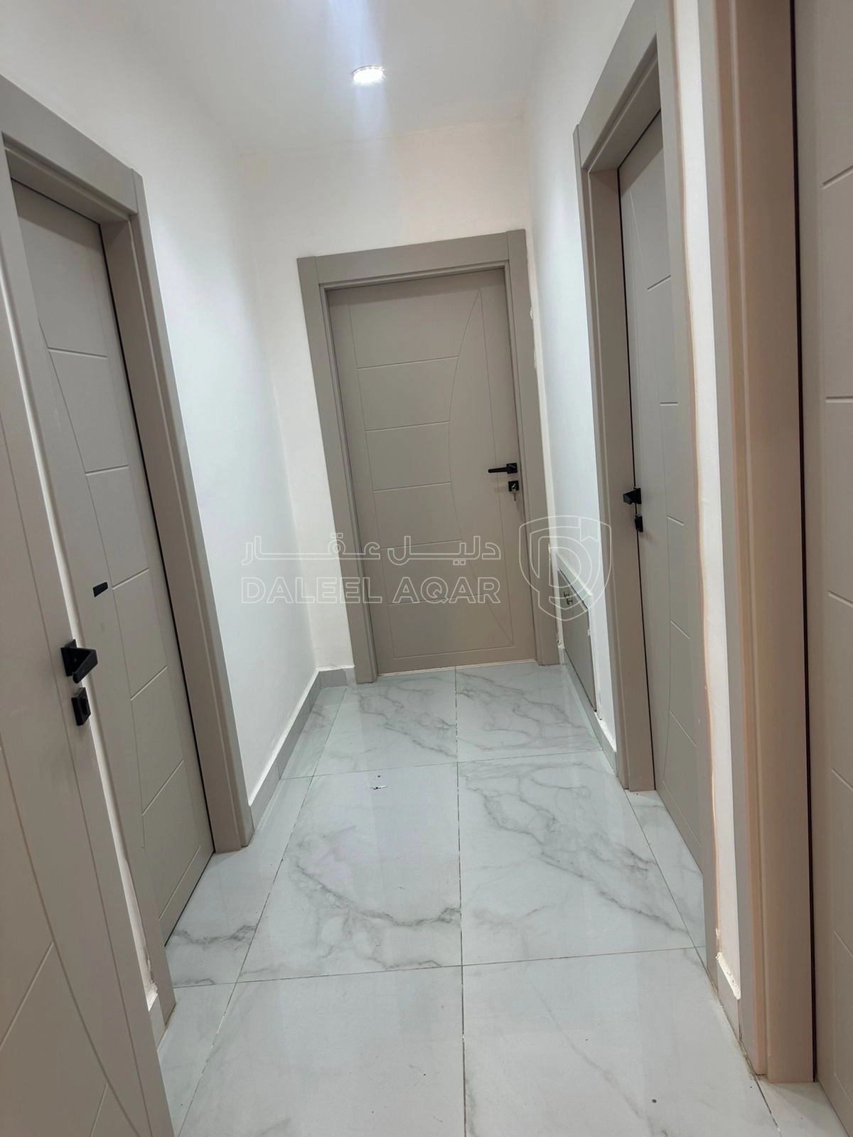 شقة في شارع الحرية - قرب من مطعم ابو زغلة  - 63,000 دأ - صورة 1