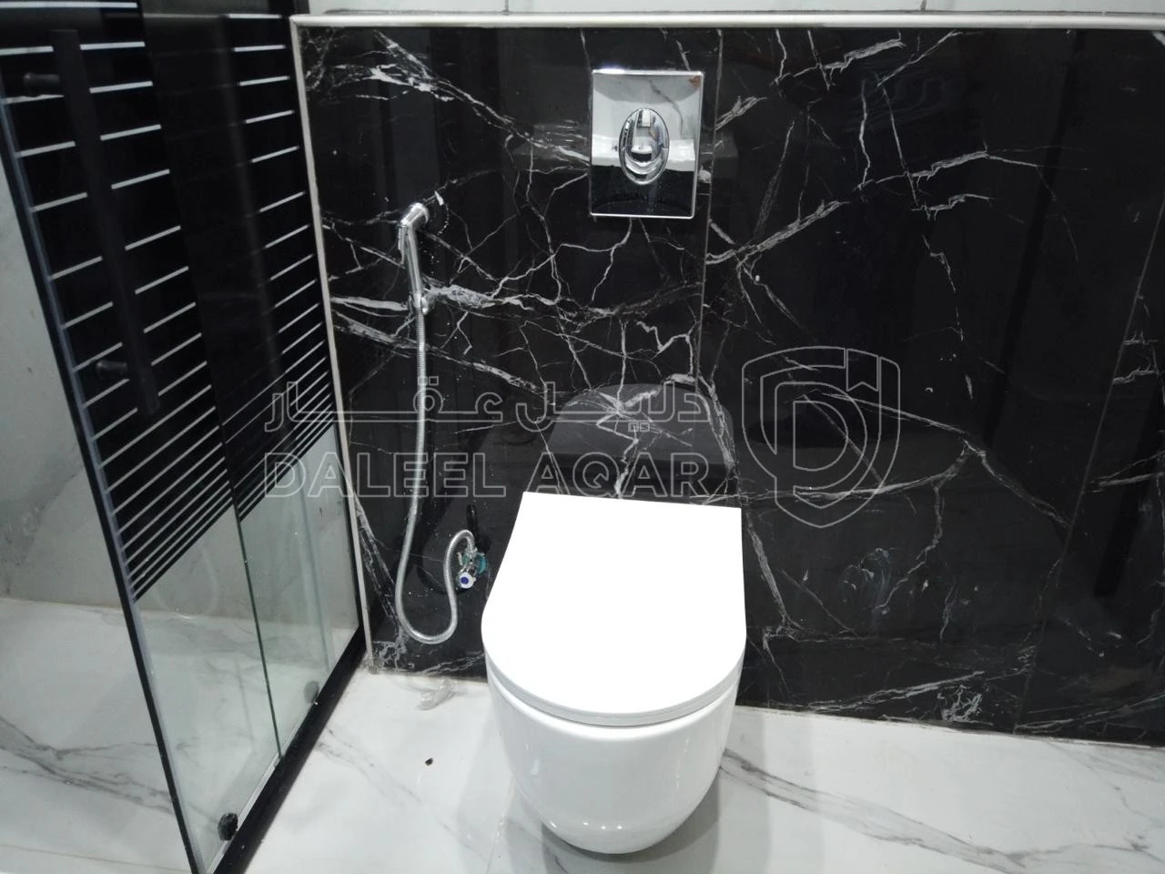 شقة في ‏ALHAKAM HOUSING كاش او أقساط من المالكمشروع مادبا حي الرشاد ((بالقرب من مسجد عيسى أبن مريم))( شقق طابقيه مساحة (174)📌لدينا فريق كامل مجهز في اي وقت للجولات الميدانية وتزويدكم في ادق التفاصيل للمشروع (المشروع جاهزة للتسليم) 🏘️🏘️🏙️ شركتنا مختصة باختيار المواقع الاستراتيجية وفي أرقى المناطق) ________🏘️ مواصفات الشقق بمواصفات ڤلل💯تشطيبات سوبر ديلوكس❇️ مساحة الشقه الاولى 174+220 مساحات خارجيه ❇️ مساحة الشقق (174)م وتتكون من : ✔️ 2 غرف نوم اطفال  ✔️ غرفة ماستر ✔️ 3حمامات ✔️ صالون مع بلكونه✔️ مطبخ مع بلكونه✔️ غرفة ضيوف مع بلكونه 📌مواصفـات الشقة :-🔹المنيوم مقطع خاص Spacer 16m زجاج Double Glaze عازل للحرارة والصوت .🔹اباجورات المنيوم كهرباء معزولة Foam .🔹 بورسلان إسباني نخب أول .🔹 أطقم حمامات معلقة Vetra .🔹 مغاسل كاونتر مع خزائن Laminate .🔹 بطاريات Roca إسباني .🔹 نظام Shower Jet مع قاطع سيكوريت واكسسوارات Stainless steel .🔹 أسقف جبسبمورد مع ديكورات مودرن مميزة لكامل الشقة .🔹انارة Spot light Linear light لكامل الشقة .🔹أبواب قشرة جوز دهان ايطالي .🔹باب رئيسي أمان متعدد الاقفال .🔹دهانات ديكورية للمداخل ودهانات Dulux لداخل الشقة .🔹انتركم  .🔹تمديدات انترنت لكل الغرف .🔹تأسيس كامل للمكيفات لكل الغرف ويشمل النحاس والكهرباء والتصريف .🔹نظام ستلايت مركزي📌مواصفات المشروع :-🔸واجهات وبروزات معمارية مميزة حجر رويشد نخب اول قياس 50 سم .🔸ديكورات للمداخل والادراج وواجهات المصاعد .🔸رخام ايطالي للمداخل والادراج والترسات .🔸مصعد ايطالي Stainless Steel .🔸عزل كامل مائي وحراري لجدران المبنى داخلي وخارجي .🔸موقف سيارة مستقل لكل شقة .🔸خزان ماء اضافي لكل شقة .🔸تشطيبات Super Deluxe .🔸اشراف هندسي كامل على كافة مراحل العمل من التأسيس وحتى التشطيب النهائي .✅ خدمة ضمان ما بعد البيع :-جميع الشقق منفذة باعلى المواصفات الفنية ومكفولة لمدة سنةكاملة 💯.للأستفسار :0777979428 - 75,000 دأ - صورة 1