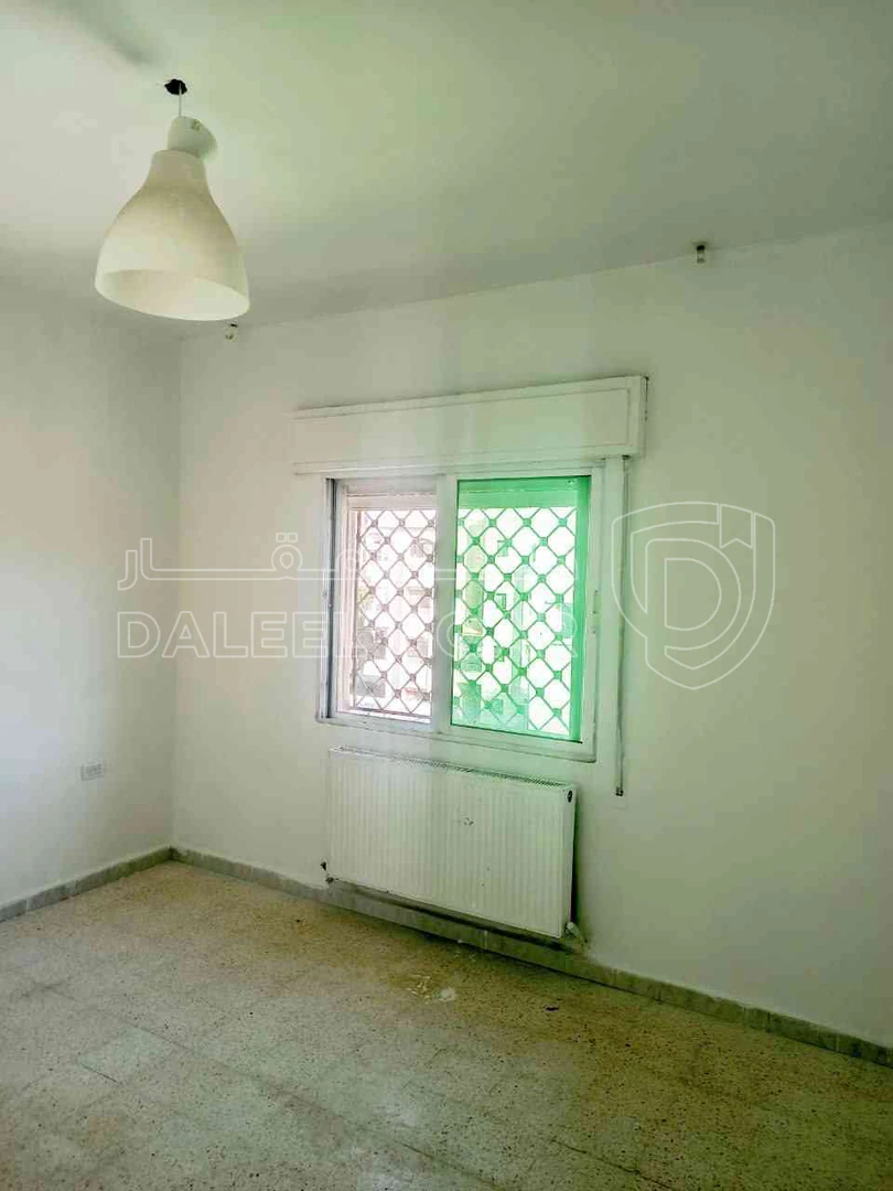 شقة في الجبيهة قرب شارع الجامعة الأردنية  - 49,000 دأ - صورة 1