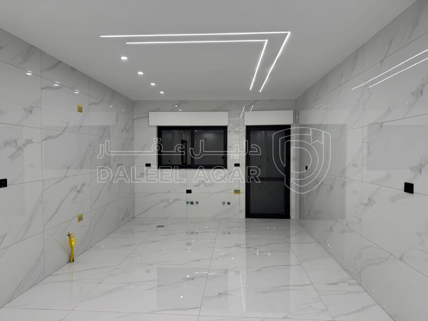 شقة في البنيات - طريق المطار - 125,000 دأ - صورة 1