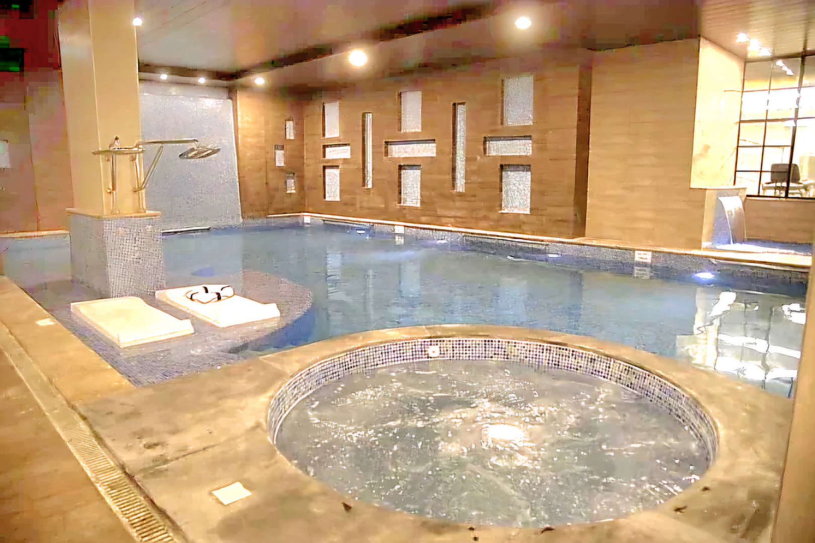 شقة في شارع الملكه زين - 225,000 دأ - صورة 1